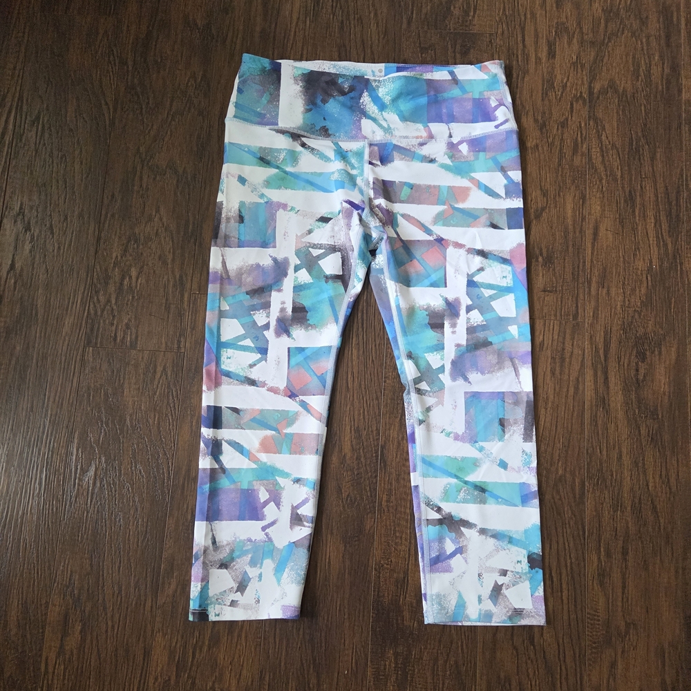 Apana Multicolor Abstract Capri Leggings - Teal, Purple, Aqua